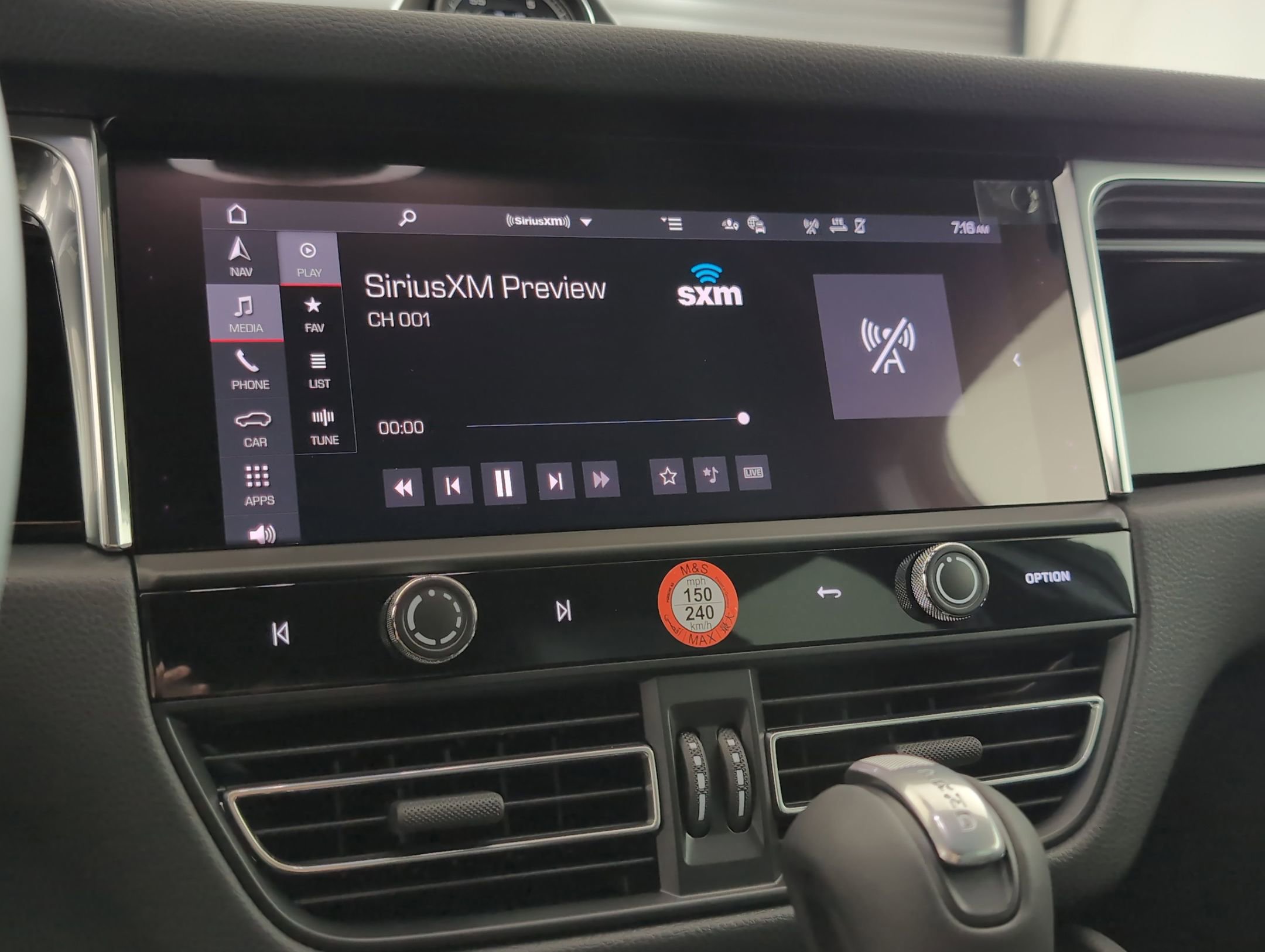 Certified 2025 Porsche Macan image 23