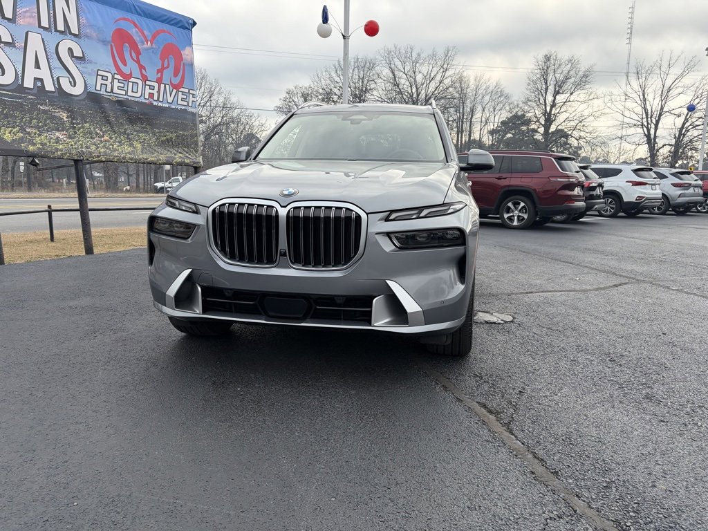 Used 2024 BMW X7 xDrive40i w/ Premium Package image 2
