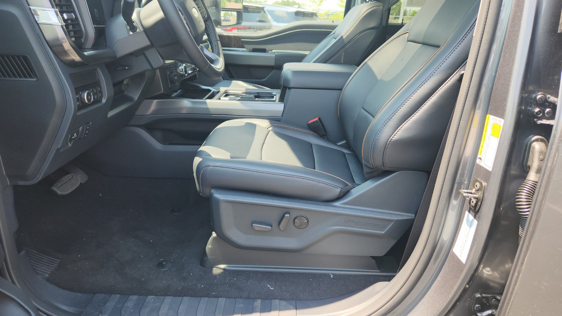 New 2026 Ford F350 Lariat w/ Lariat Ultimate Package AWD/4WD image 13