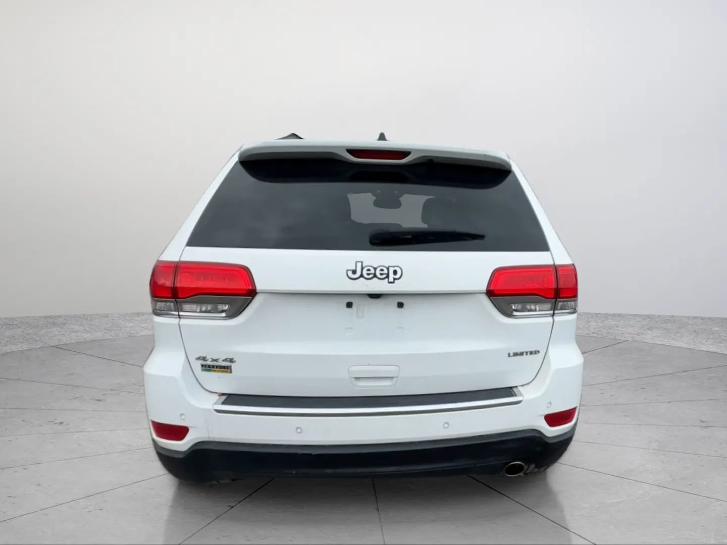 Used 2015 Jeep Grand Cherokee Limited w/ Luxury Group II image 4