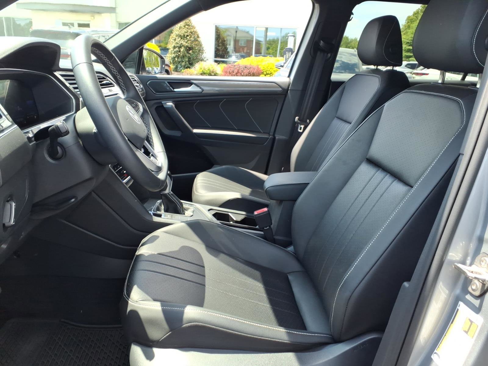 Certified 2023 Volkswagen Tiguan SE R-Line FWD image 18