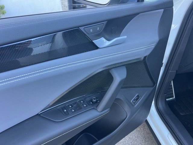 New 2026 Volkswagen Tiguan SE R-Line FWD image 18