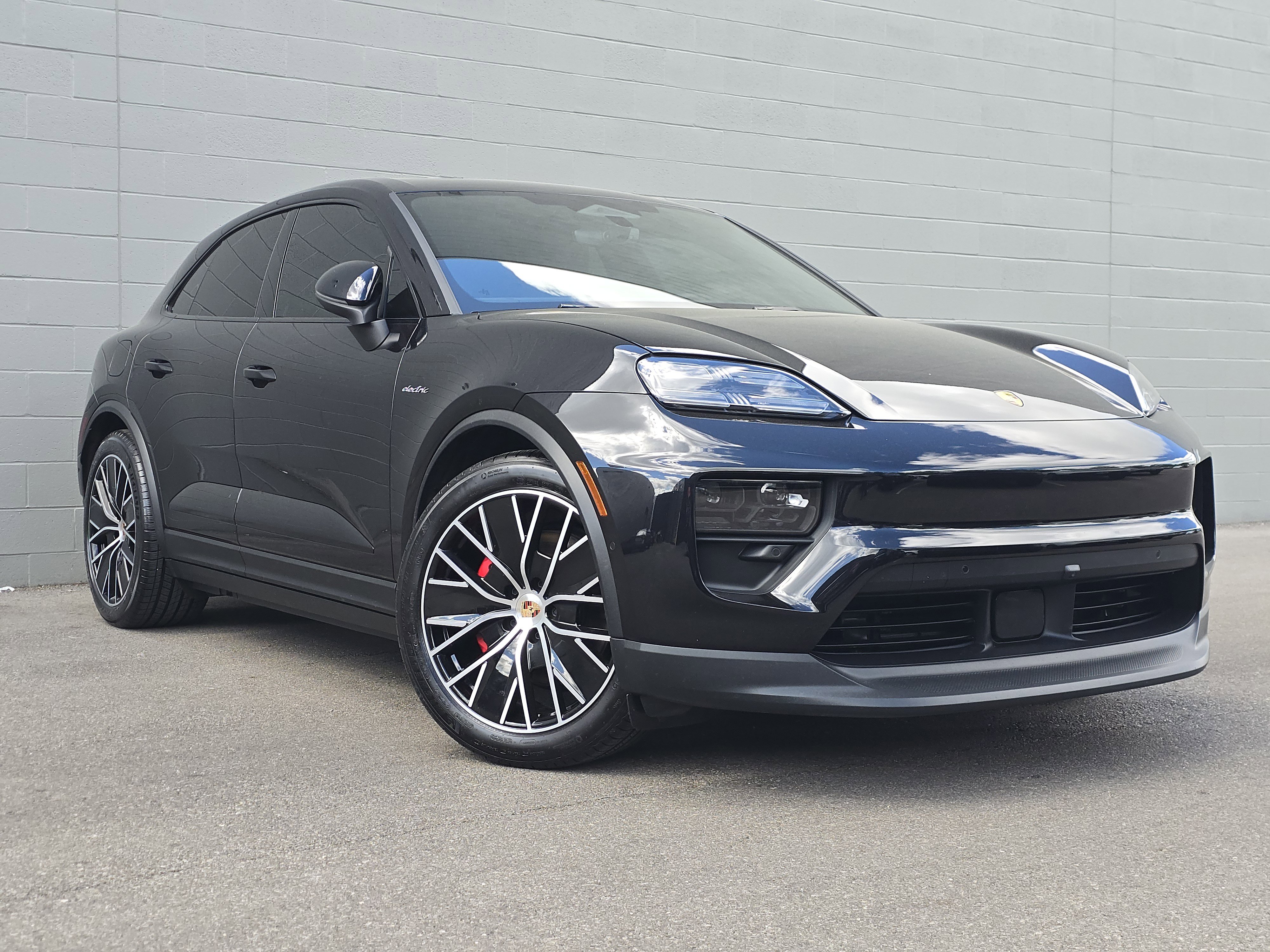 Certified 2025 Porsche Macan 4S Electric AWD/4WD image 7