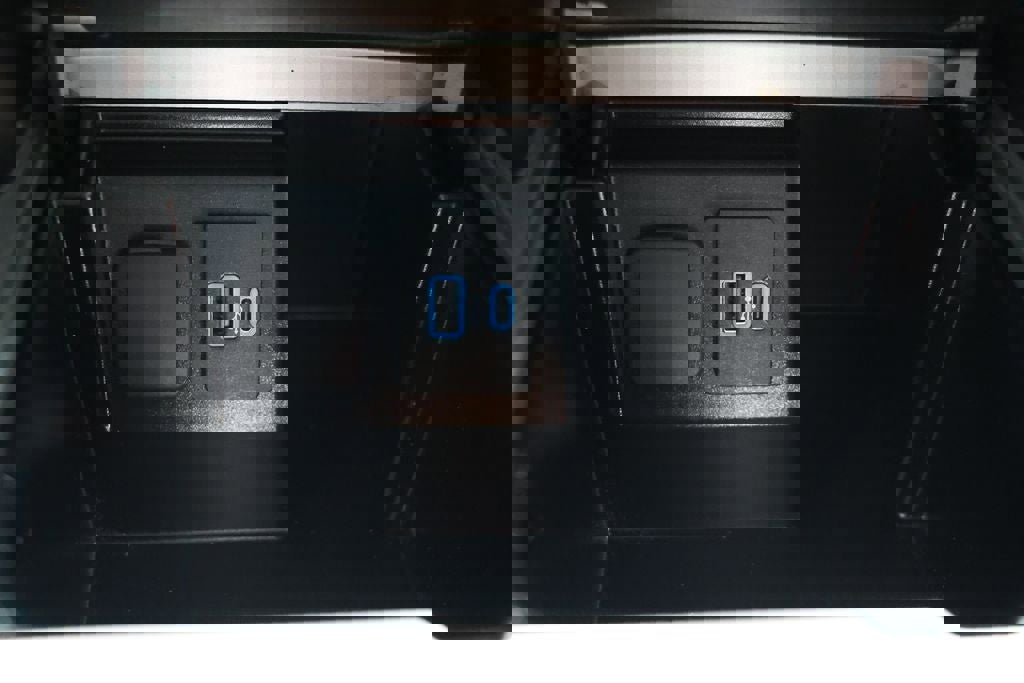 Used 2022 Ford Explorer XLT w/ Equipment Group 202A image 27