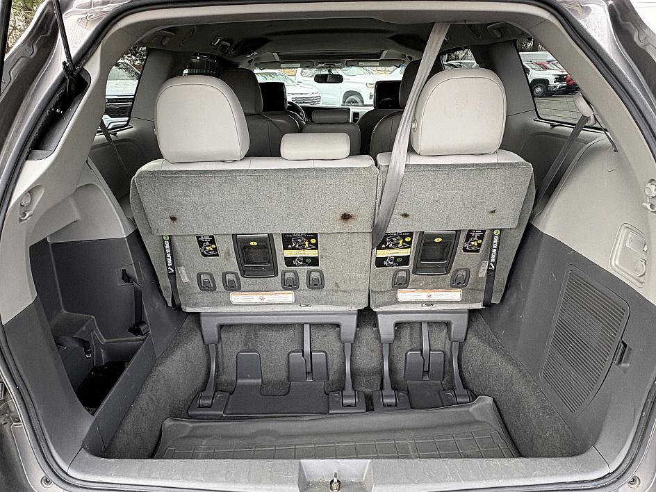 Used 2016 Toyota Sienna XLE image 12