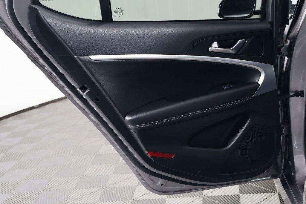 Used 2023 Genesis G70 2.0T image 13