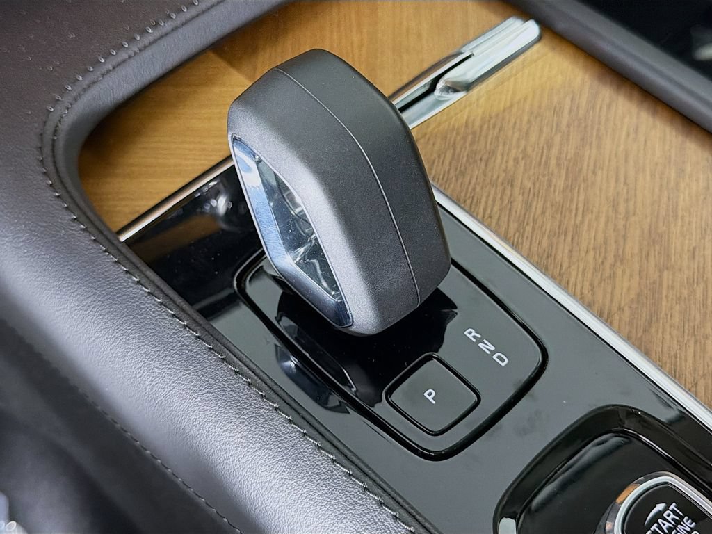 Certified 2023 Volvo XC90 T8 Plus AWD/4WD image 17