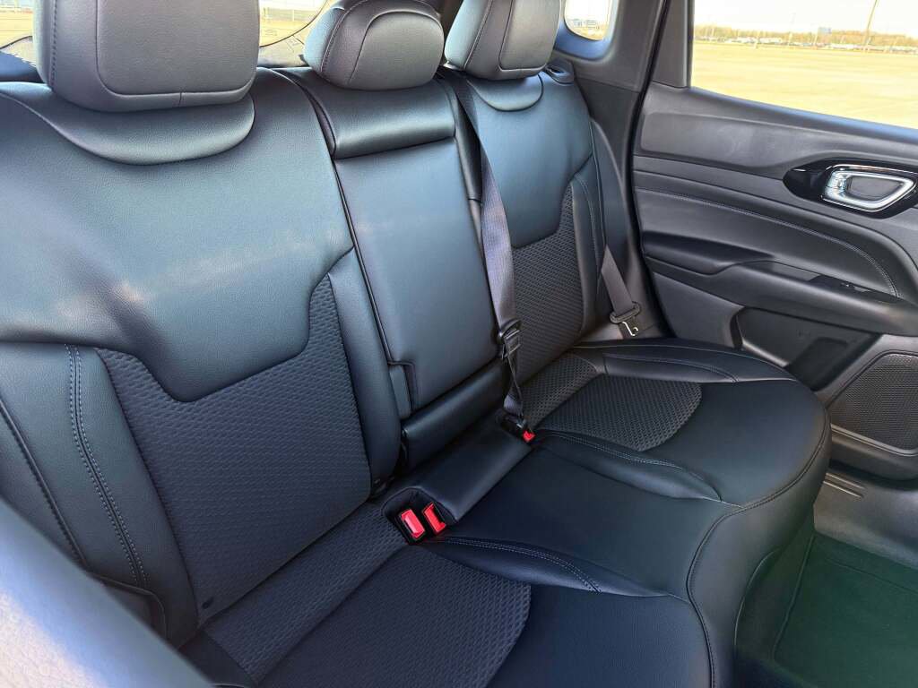 New 2026 Jeep Compass Latitude image 25