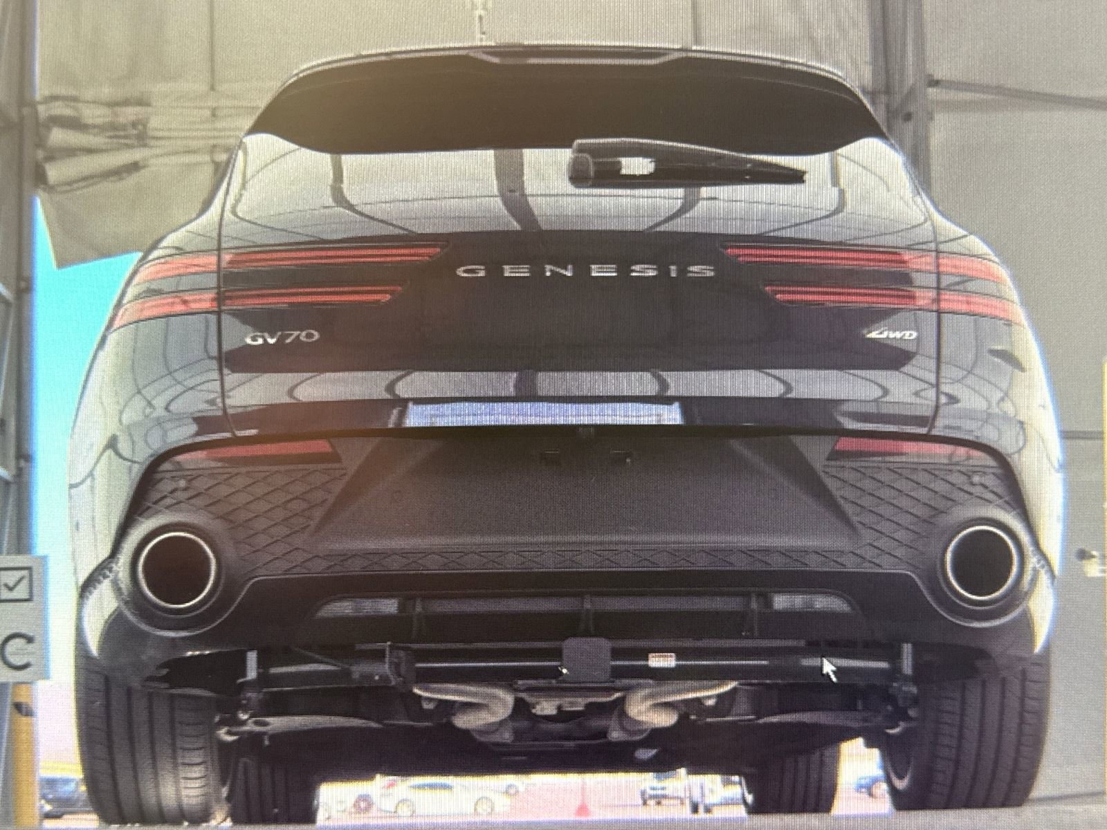 Used 2025 Genesis GV70 2.5T w/ Sport Prestige Package image 11