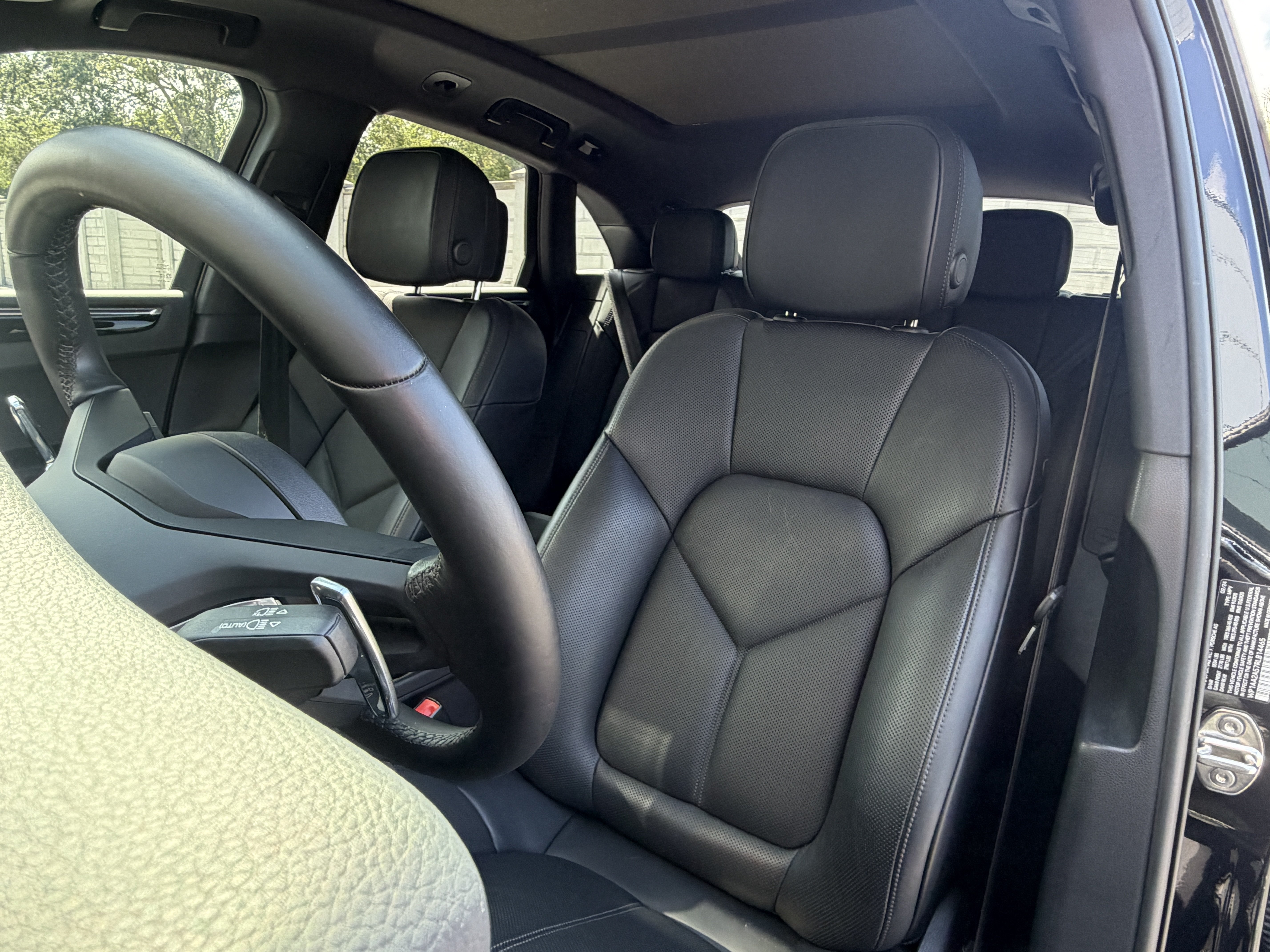 Certified 2024 Porsche Macan AWD/4WD image 5