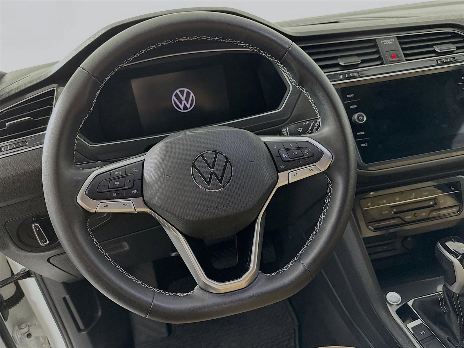 Used 2022 Volkswagen Tiguan SE image 12