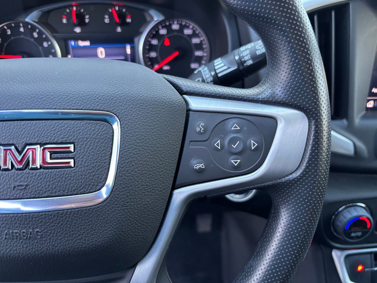 Used 2022 GMC Terrain SLE w/ Driver Convenience Package image 19