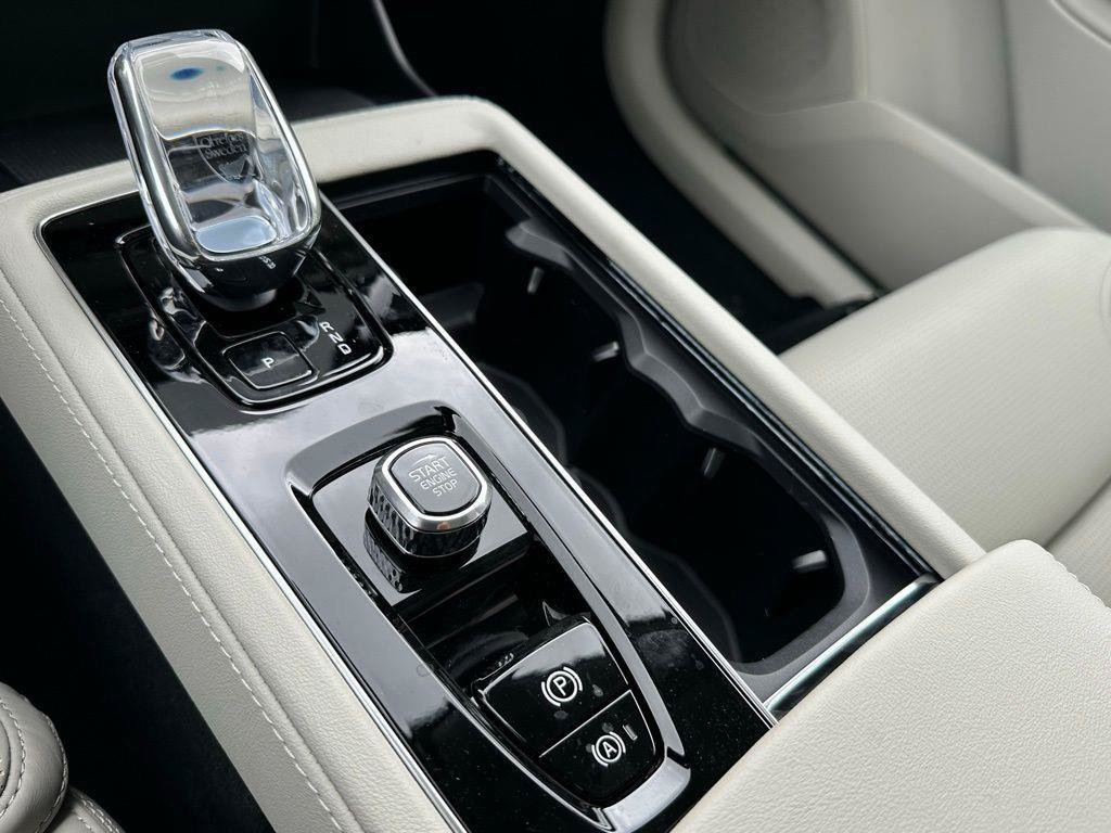 New 2026 Volvo XC90 T8 Ultra w/ Protection Package Premier AWD/4WD image 21