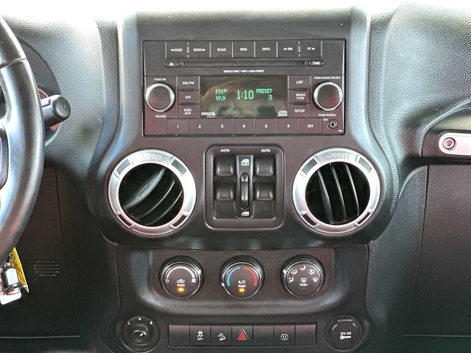 Used 2017 Jeep Wrangler Unlimited Sahara AWD/4WD image 26