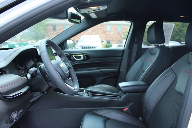 Used 2025 Jeep Compass Trailhawk w/ Trailhawk Convenience Group AWD/4WD image 12
