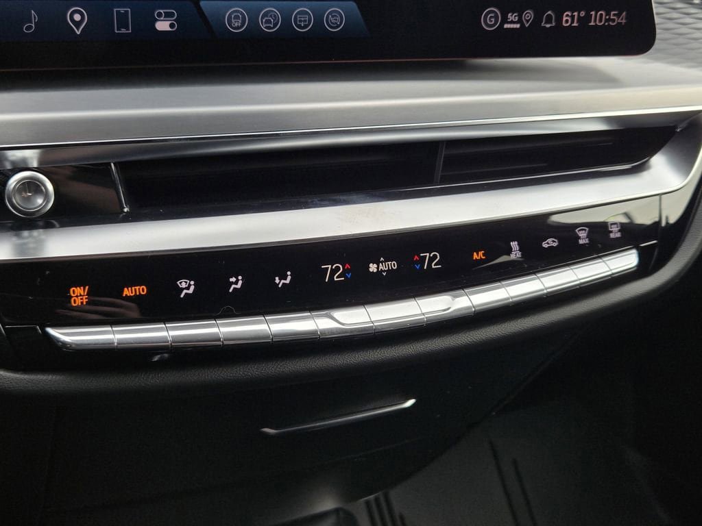 New 2026 Cadillac Lyriq Premium Luxury w/ LPO, Floor Liner Package AWD/4WD image 10