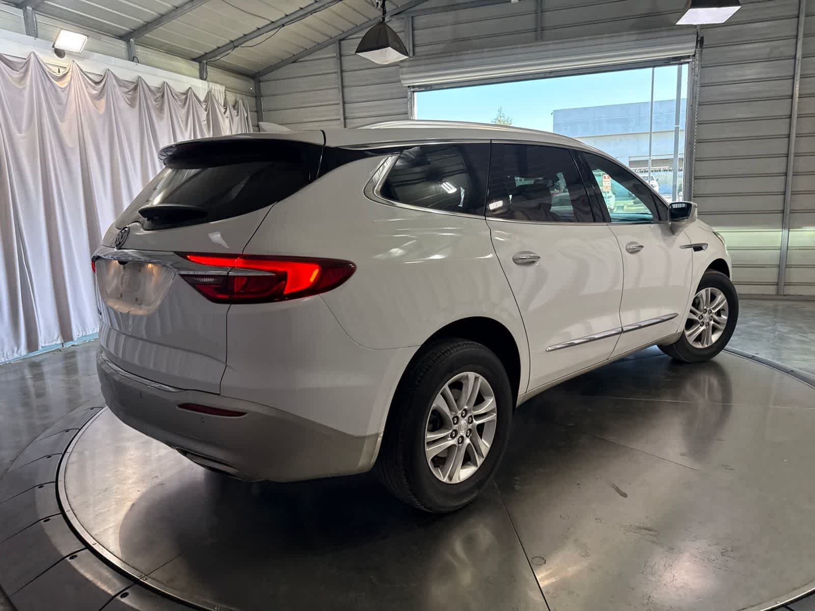 Used 2020 Buick Enclave Essence w/ Sound and Sites Package AWD/4WD image 5