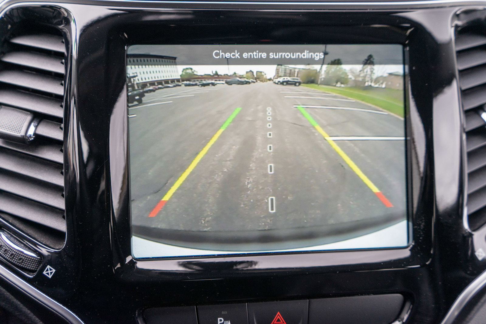 Used 2020 Jeep Cherokee Limited AWD/4WD image 19