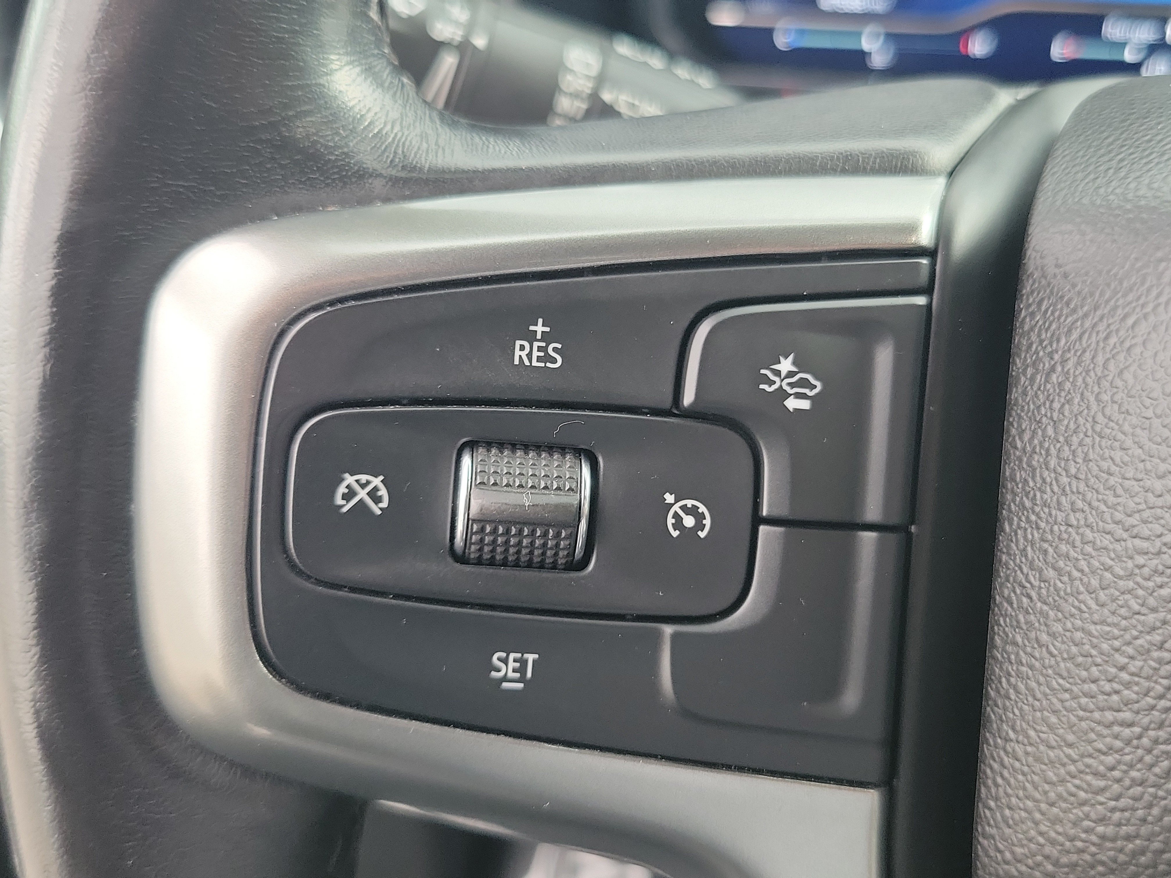 Used 2022 Chevrolet Tahoe Z71 w/ Luxury Package AWD/4WD image 23