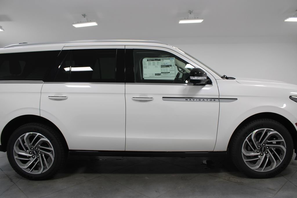 New 2025 Lincoln Navigator Reserve image 15
