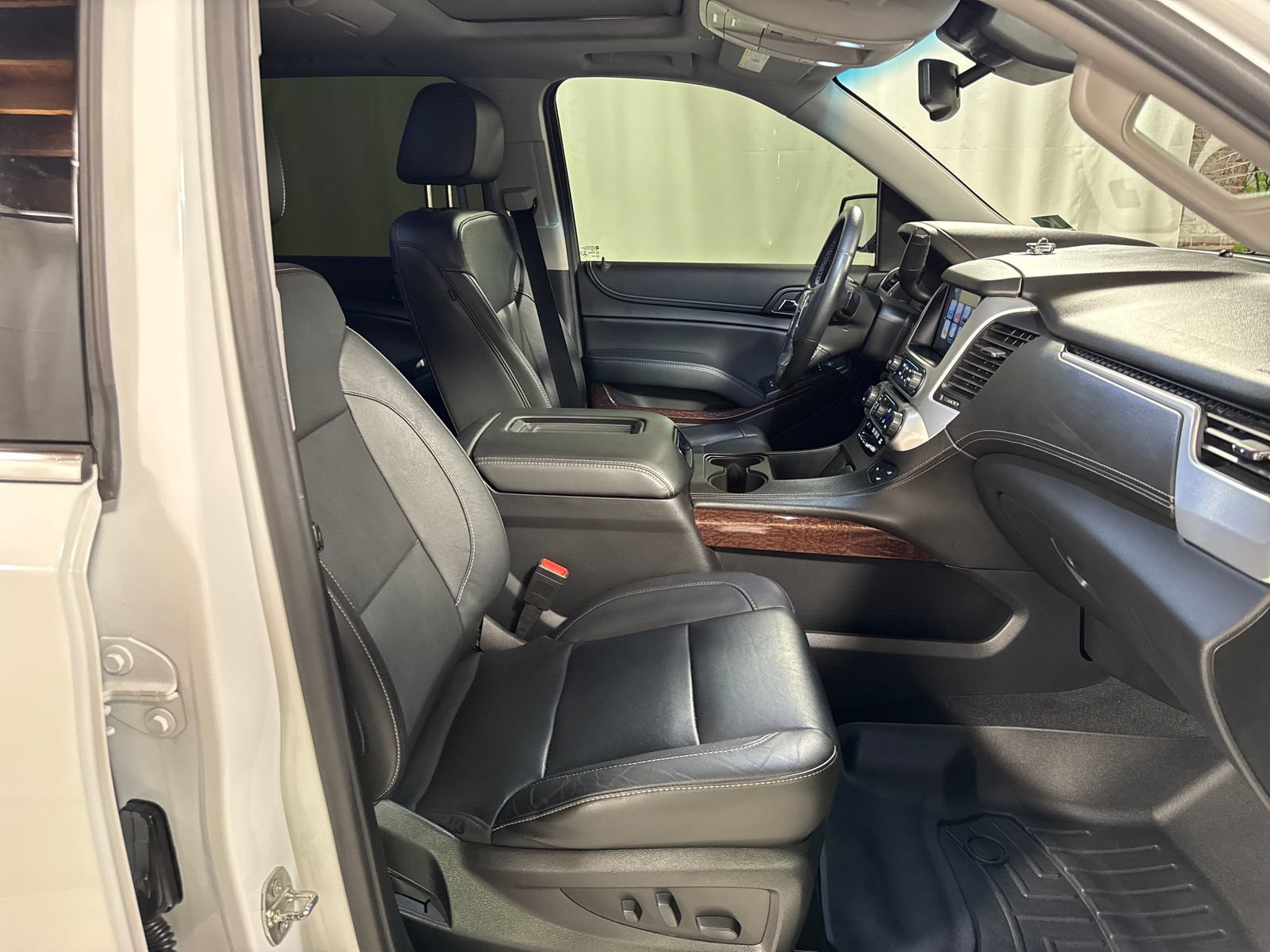 Used 2020 GMC Yukon XL SLT w/ Open Road Package AWD/4WD image 30
