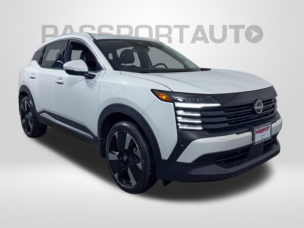 Certified 2025 Nissan Kicks SR w/ SR Premium Package AWD/4WD image 3