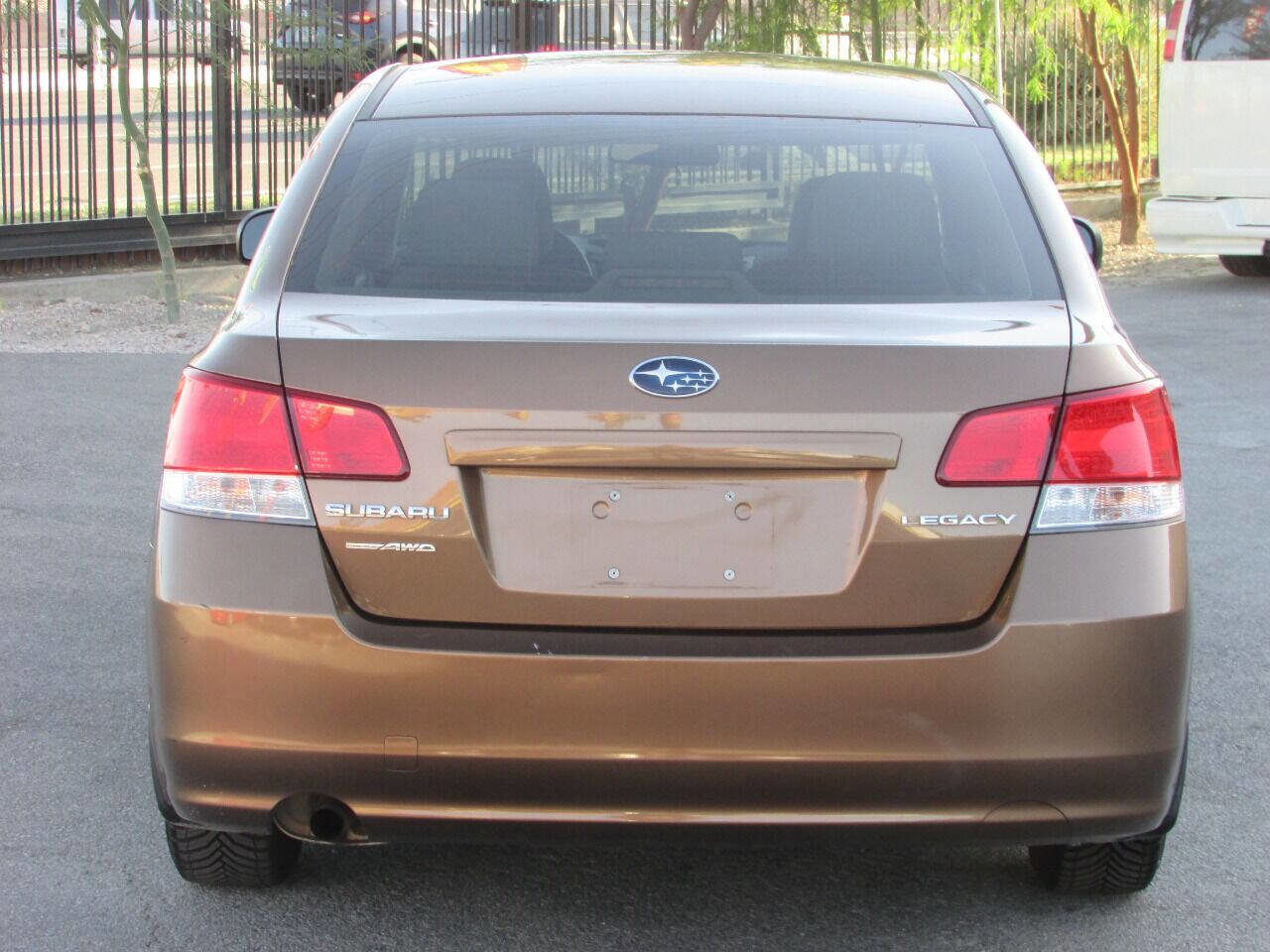 Used 2011 Subaru Legacy 2.5i image 7