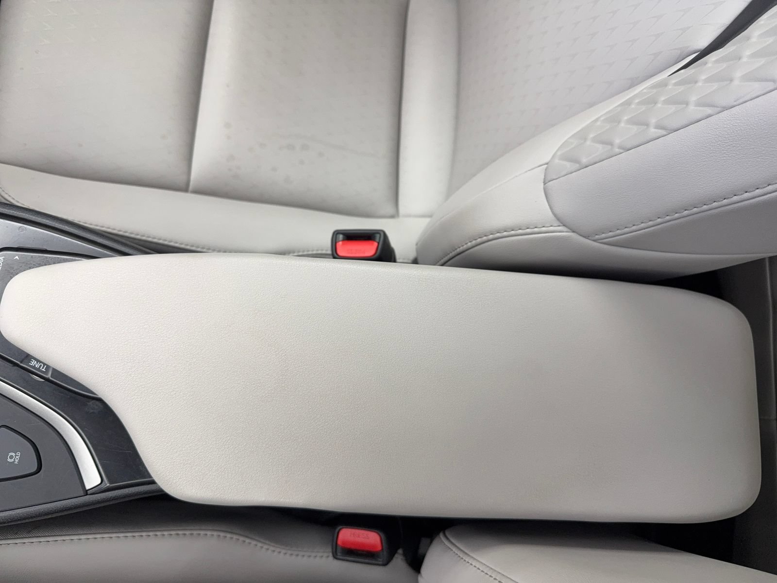 Used 2022 Lexus UX 200 w/ Accessory Package (Z2) FWD image 32