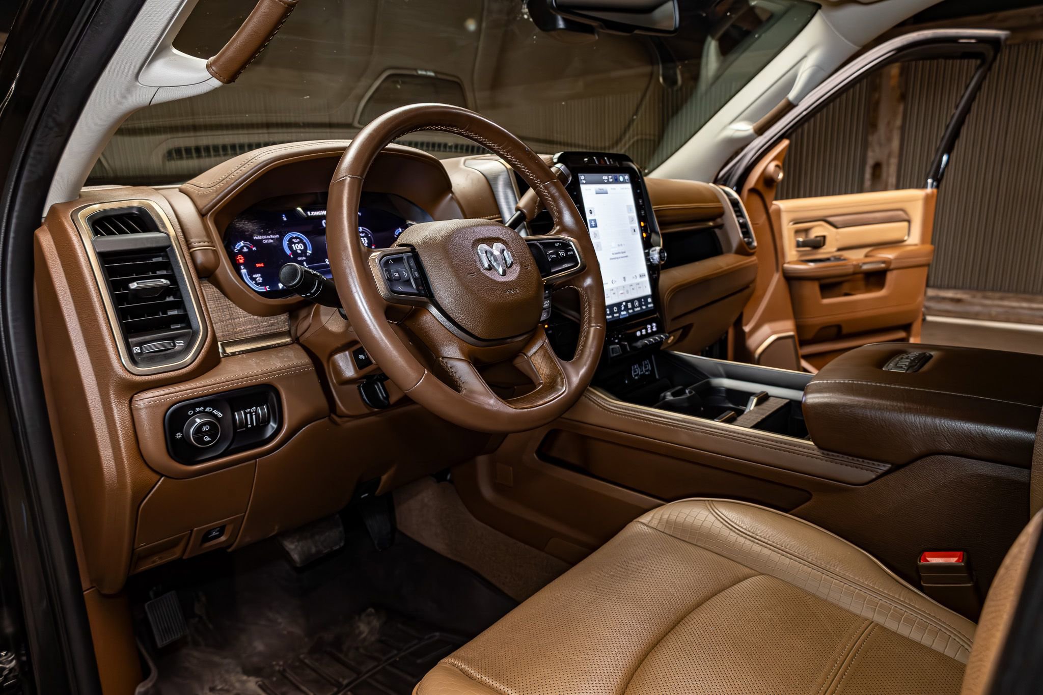 Used 2024 RAM 3500 Limited w/ Towing Technology Group image 12