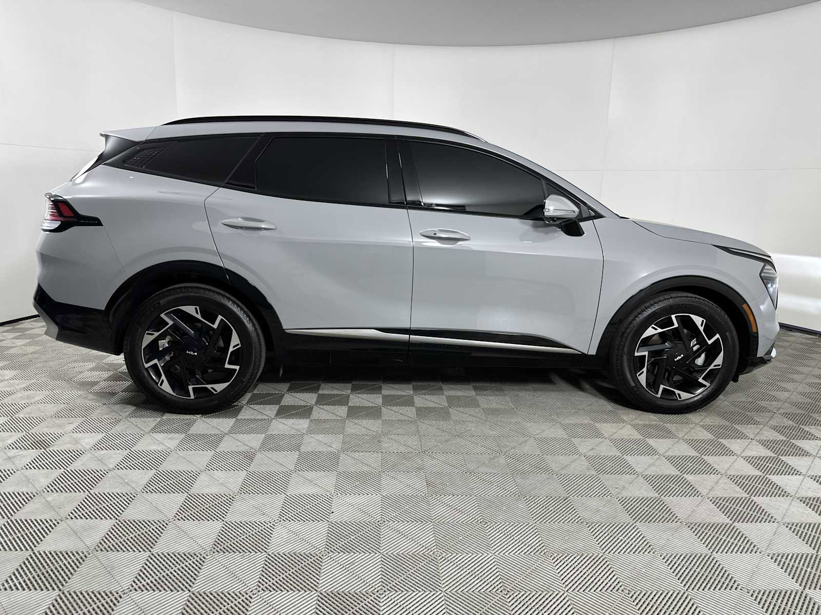 Used 2025 Kia Sportage SX image 9