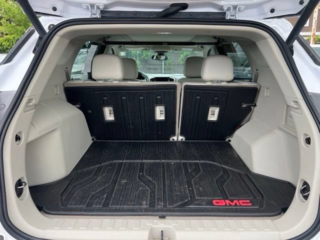 Used 2024 GMC Terrain Denali w/ Denali Premium Package AWD/4WD image 16