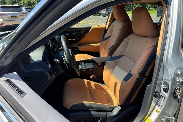 Certified 2024 Lexus ES 350 w/ Premium Package FWD image 2