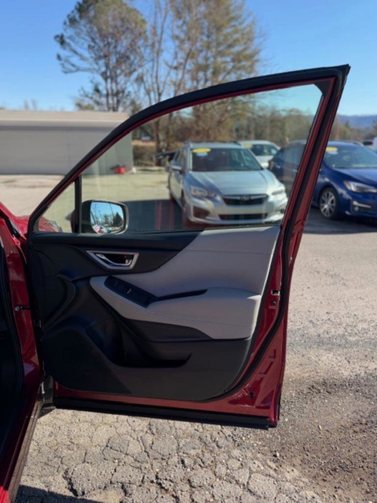 Used 2020 Subaru Forester Premium AWD/4WD image 13