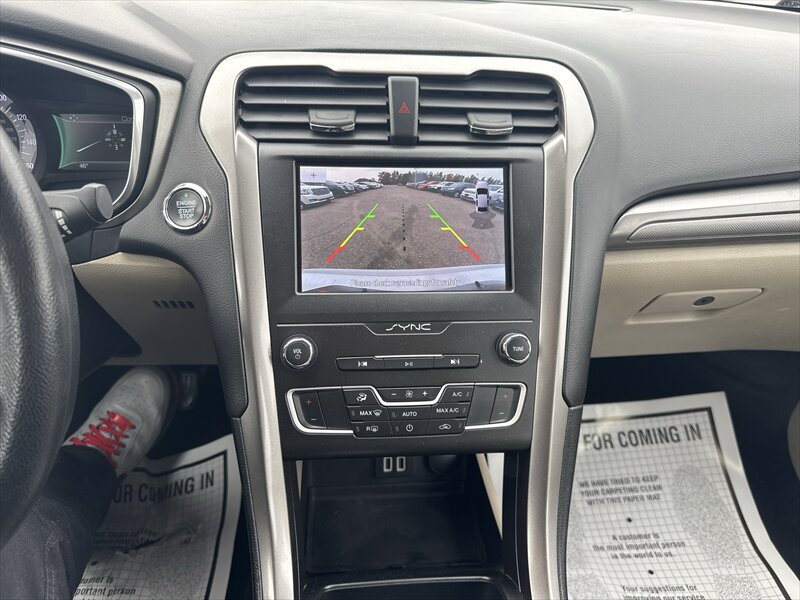 Used 2020 Ford Fusion SE FWD image 10