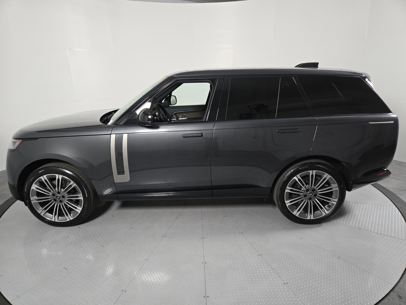 New 2025 Land Rover Range Rover SE image 6
