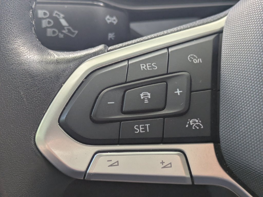 Used 2025 Volkswagen Jetta SE FWD image 32