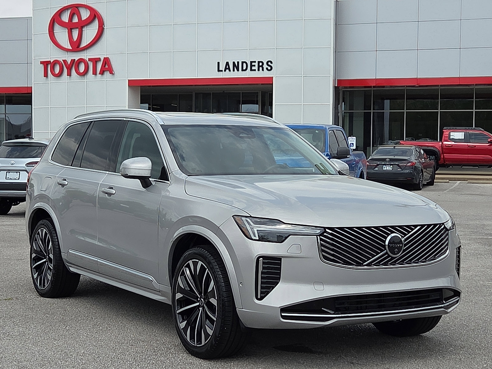 Used 2025 Volvo XC90 B6 Plus image 1