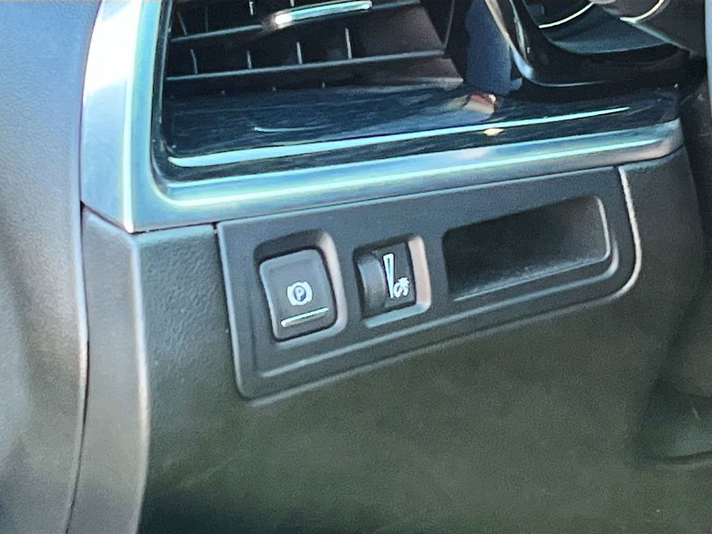 Used 2025 Cadillac XT5 Premium Luxury image 10