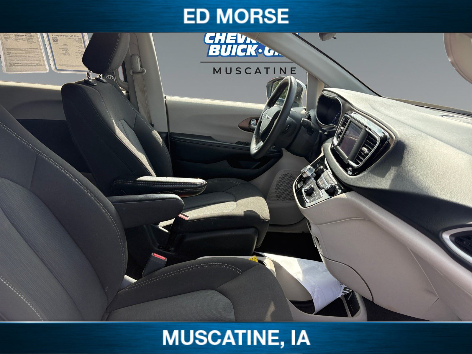 Used 2023 Chrysler Voyager LX FWD image 16