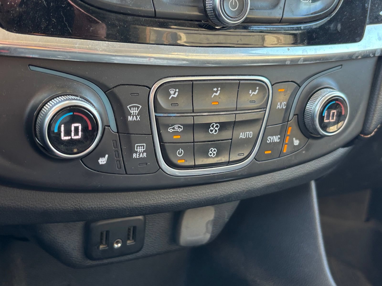 Used 2019 Chevrolet Traverse LT w/ LT Premium Package FWD image 9