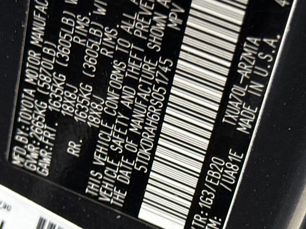 Used 2024 Toyota Highlander XLE image 28