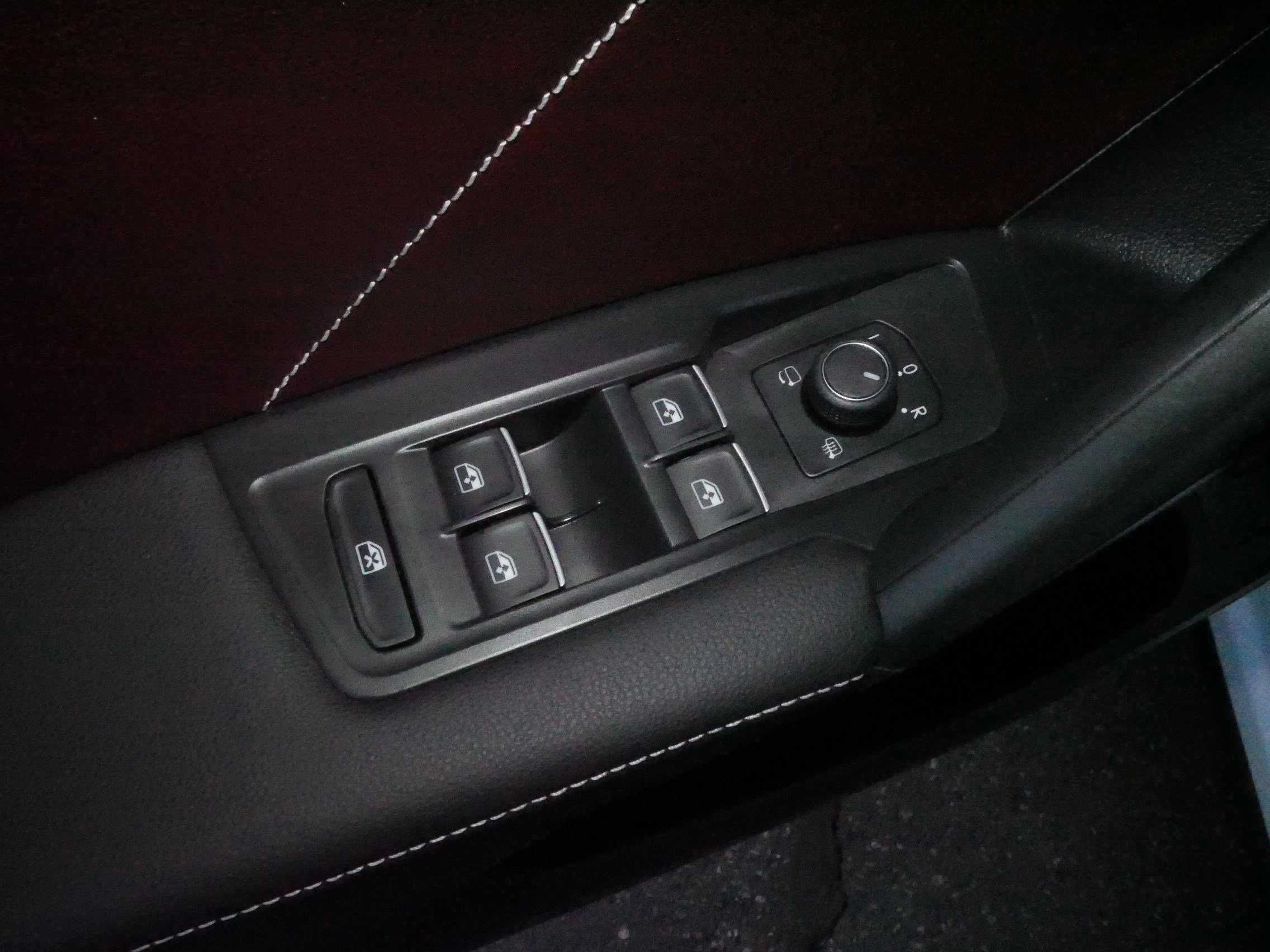 Certified 2022 Volkswagen Tiguan SEL R-Line image 19