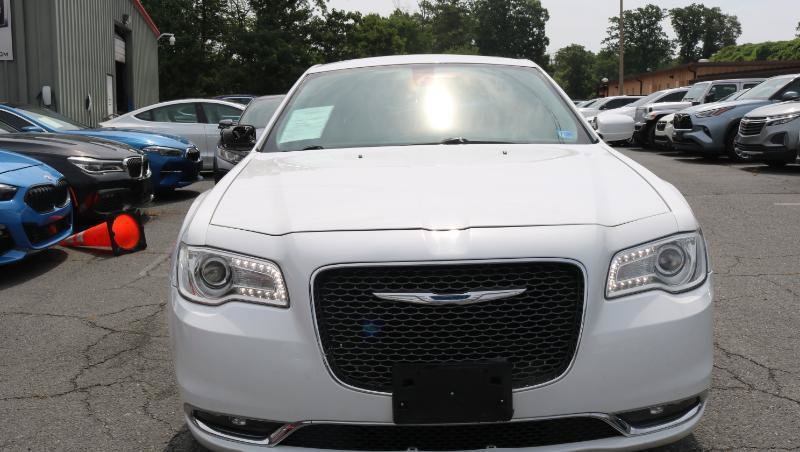 Used 2017 Chrysler 300 C RWD image 2