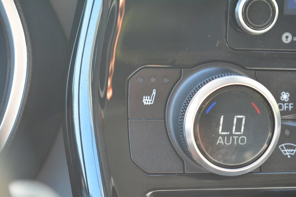 Used 2022 Toyota Highlander XLE AWD/4WD image 19