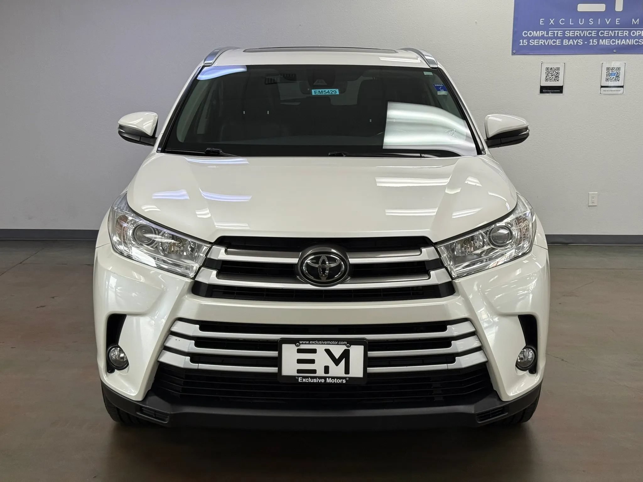 Used 2019 Toyota Highlander XLE AWD/4WD image 3