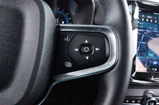 Certified 2025 Volvo XC40 B5 Plus image 17