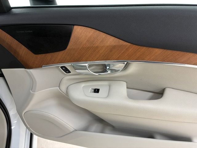 Used 2022 Volvo XC90 T5 Momentum image 15