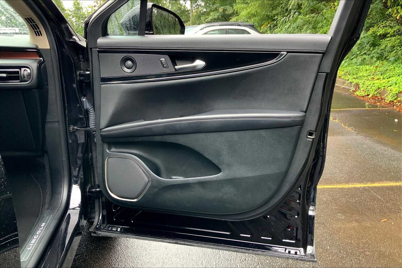 Used 2023 Lincoln Nautilus Reserve w/ Equipment Group 201A image 22