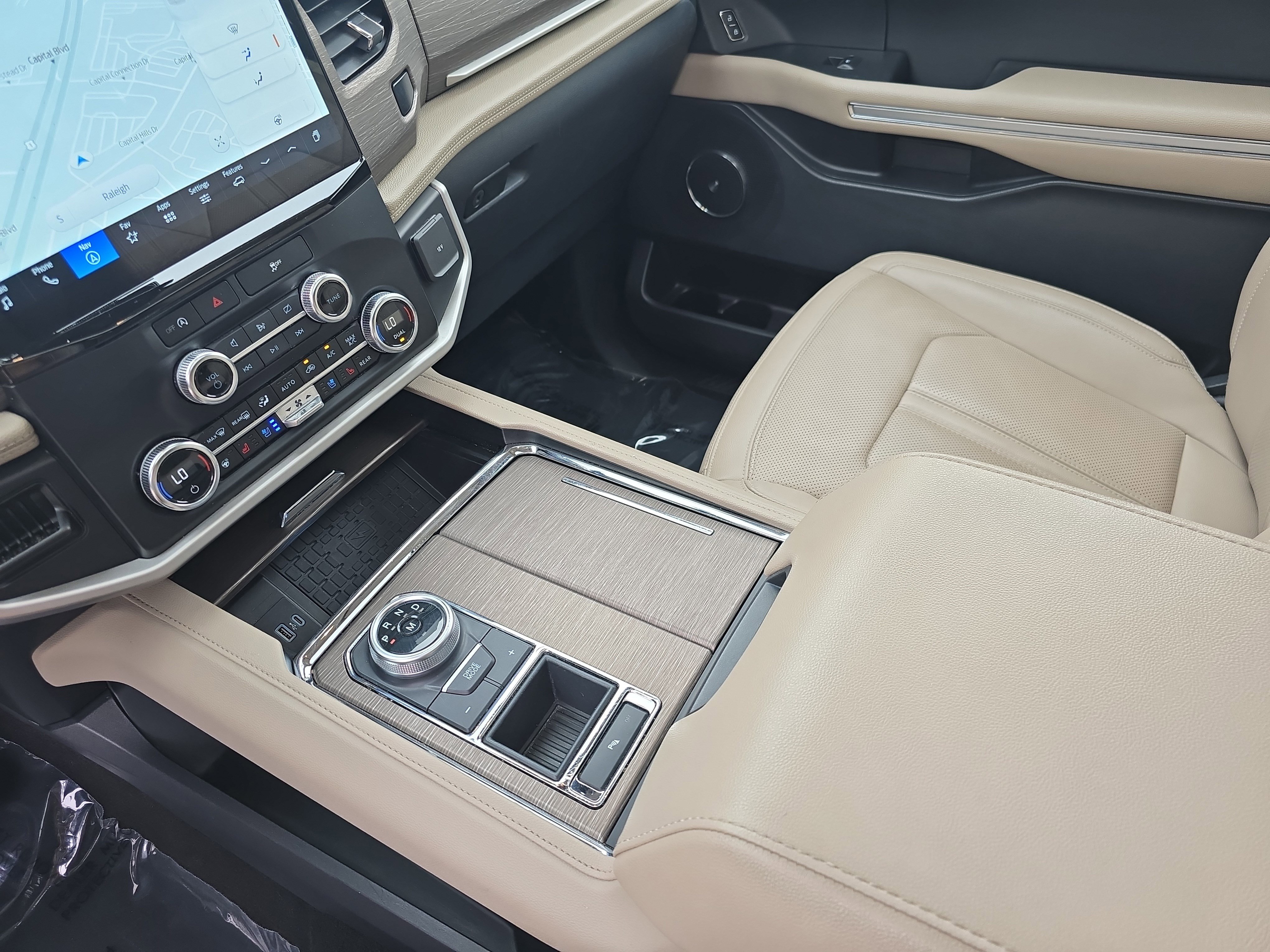 Used 2024 Ford Expedition Max Limited image 23