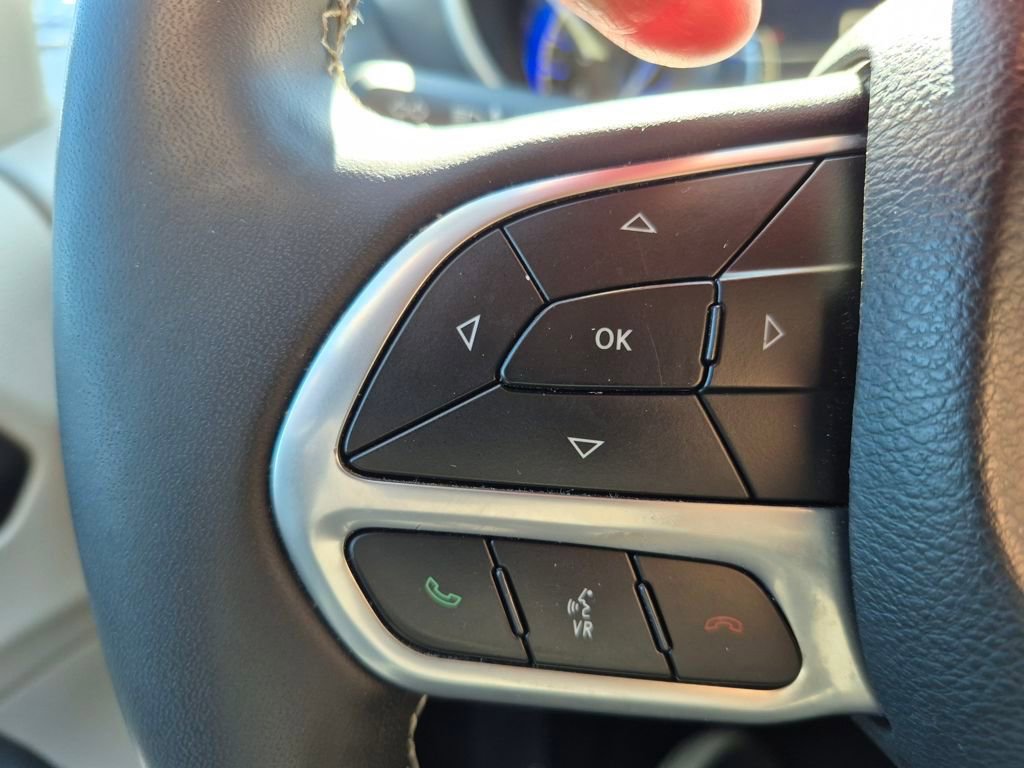 Used 2023 Chrysler Pacifica Touring-L image 24